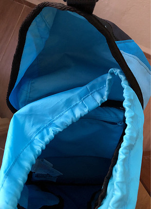 Mavi sırt çantası