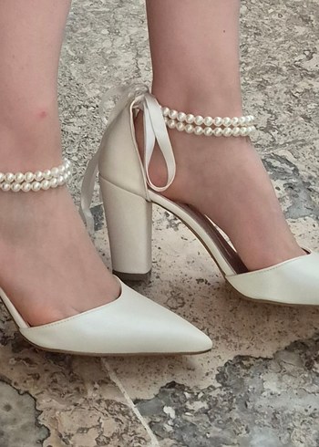 İnci Detaylı Beyaz Kadın Topuklu Ayakkabı - Görsel 2
