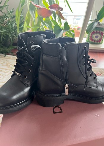 Harley Davidson Siyah Deri Kadın Botu 39 Numara ÇokAz Kullanıldı - Görsel 9