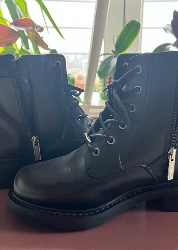 Harley Davidson Siyah Deri Kadın Botu 39 Numara ÇokAz Kullanıldı - Görsel 5