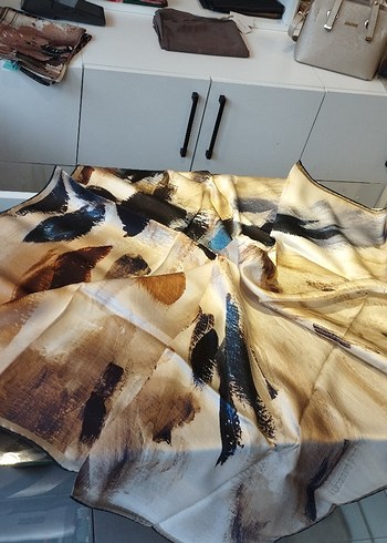 sura İpek eşarp - Görsel 4