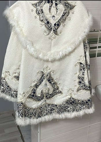 Beyaz Kürklü Nakışlı Erkek Çocuk Takımı - Görsel 3