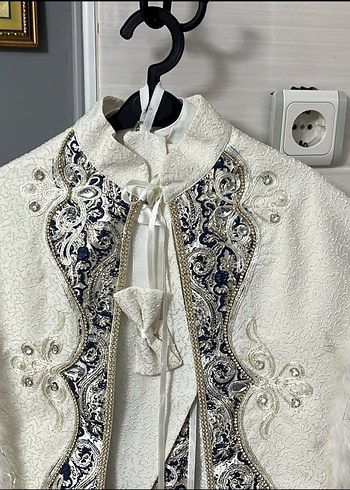 Beyaz Kürklü Nakışlı Erkek Çocuk Takımı - Görsel 7