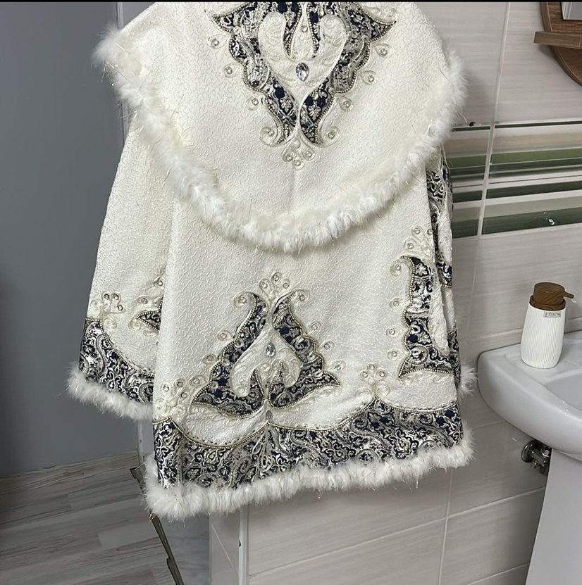 Beyaz Kürklü Nakışlı Erkek Çocuk Takımı - Görsel 3