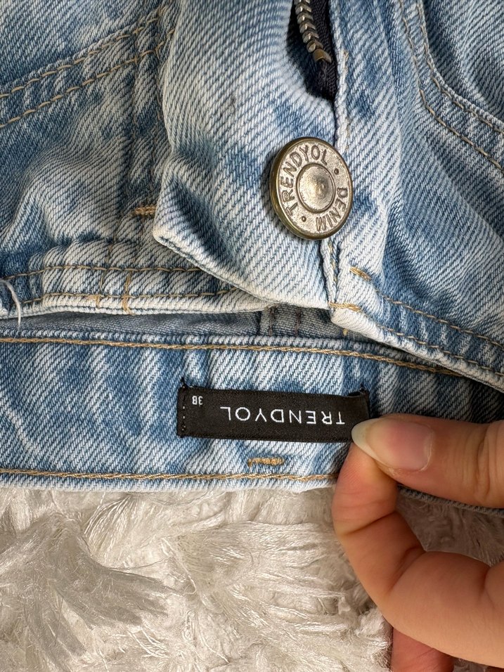 Peluş Detaylı Gri Midi Kot Pantolon - Görsel 3