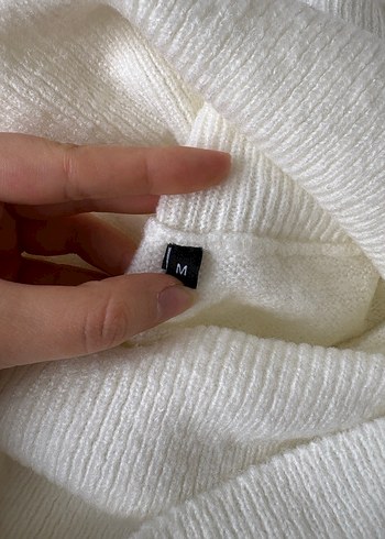 Beyaz omuzları açılan Tüylü Kadın Triko - Görsel 2