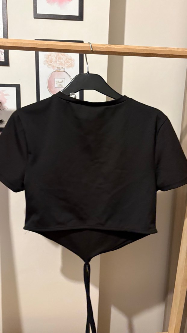 Siyah Kısa Kollu Crop Top - Görsel 2