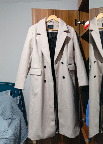 Düğmeli Bej Uzun Kaban - Görsel 3