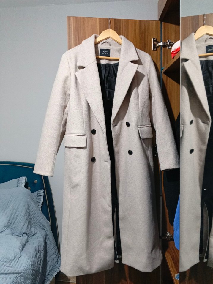 Düğmeli Bej Uzun Kaban - Görsel 3