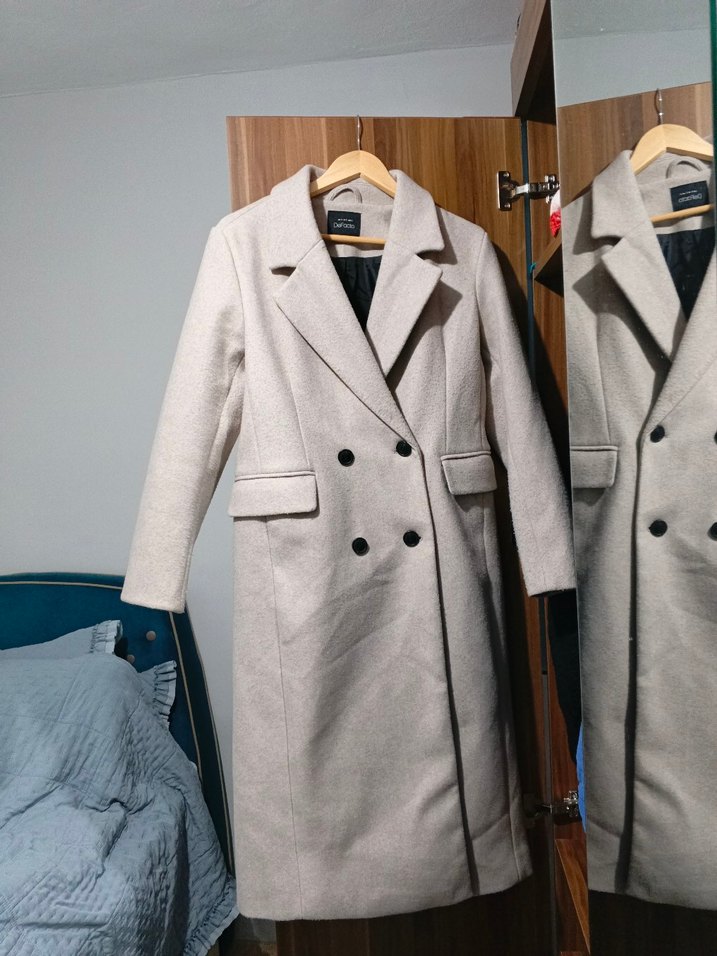 Düğmeli Bej Uzun Kaban - Görsel 2