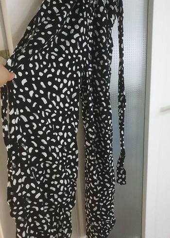 Siyah V Yakalı Piliseli Uzun Elbise - Görsel 2