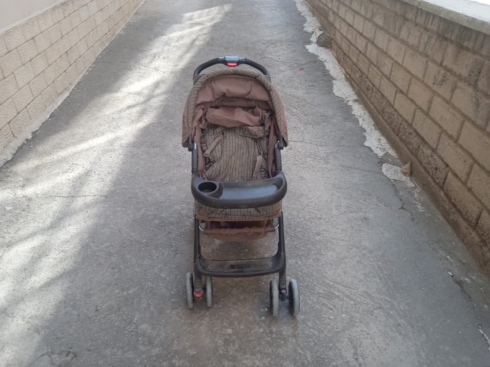 Kahverengi ve Gri Bebek Arabası - Görsel 2