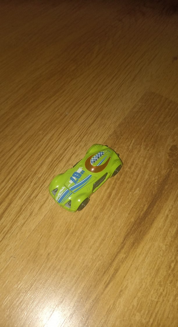Parlak Yeşil Oyuncak Araba - Görsel 2