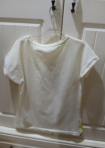 Sarı Baskılı Kız Tişörtü, Kısa Kollu, Düğmeli - Görsel 2