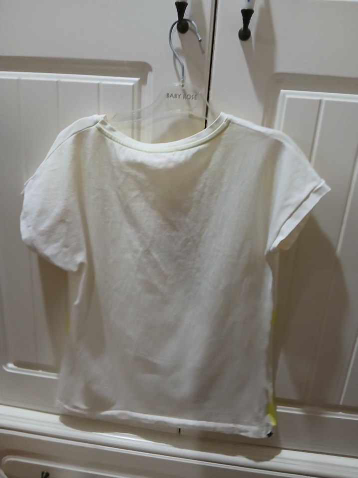 Sarı Baskılı Kız Tişörtü, Kısa Kollu, Düğmeli - Görsel 2