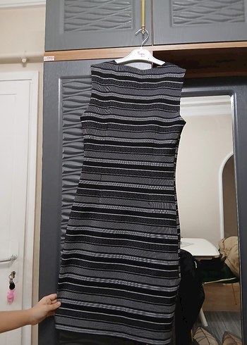 V Yaka Çizgili Midi Gri Elbise - Görsel 4