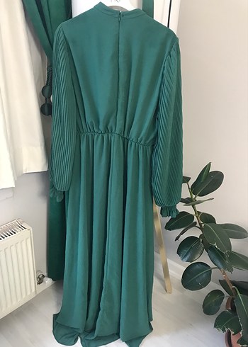 Yeşil Pilili Uzun Kadın Abiye Elbise - Görsel 3