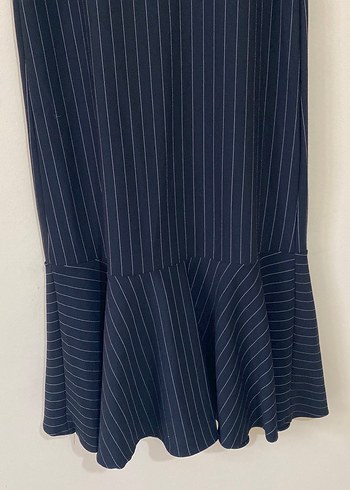 Siyah beyaz çizgili v yakalı elbise - Görsel 3