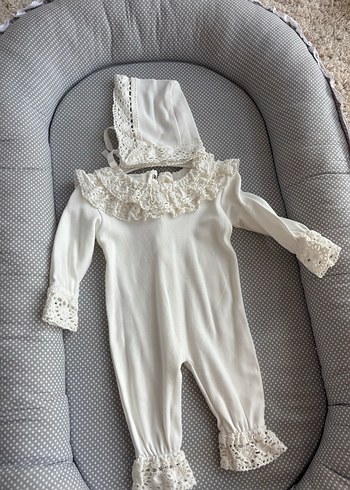 Dantel Detaylı Beyaz Bebek Tulum - Görsel 2