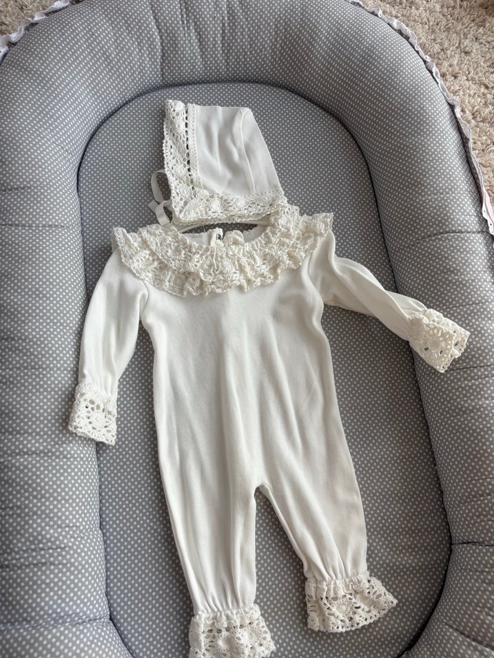 Dantel Detaylı Beyaz Bebek Tulum - Görsel 2