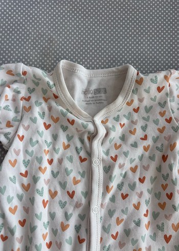 Kız bebek kalpli tulum - Görsel 3