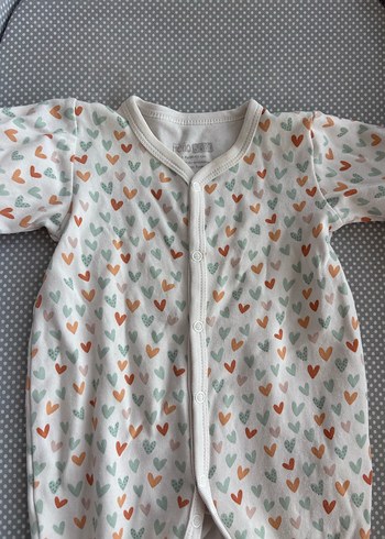 Kız bebek kalpli tulum - Görsel 2