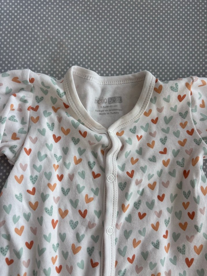 Kız bebek kalpli tulum - Görsel 3
