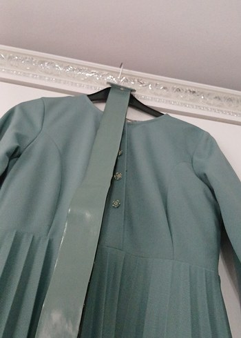 Uzun Pilili Yeşil Kadın Elbise - Görsel 4