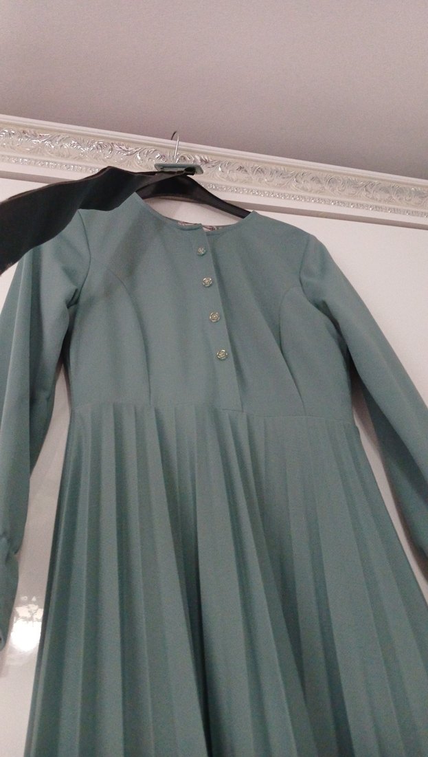 Uzun Pilili Yeşil Kadın Elbise - Görsel 3