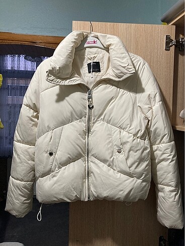 Bershka beyaz mont