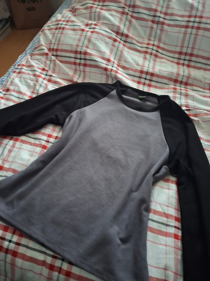 Gri Siyah Uzun Kollu Tişört - Görsel 2