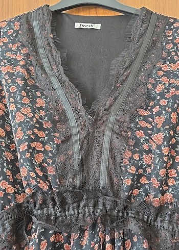 Uzun Kollu V Yakalı Dantel Detaylı Midi Elbise - Görsel 3