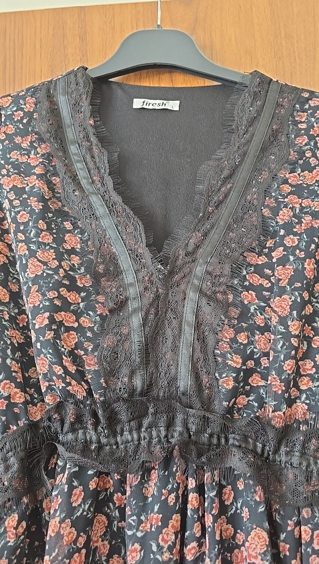 Uzun Kollu V Yakalı Dantel Detaylı Midi Elbise - Görsel 3