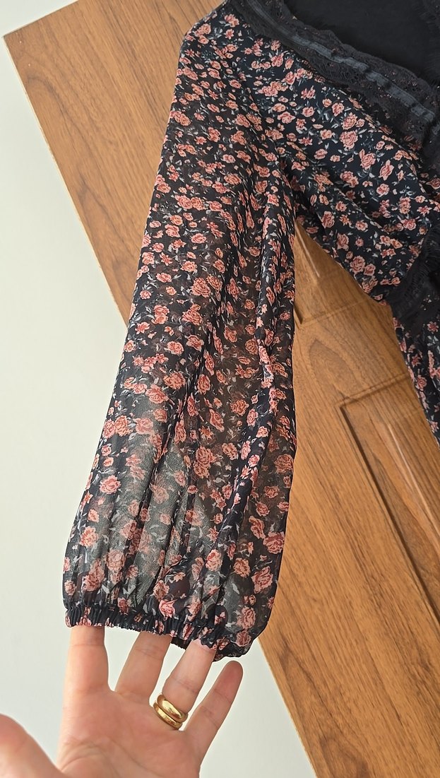 Uzun Kollu V Yakalı Dantel Detaylı Midi Elbise - Görsel 4