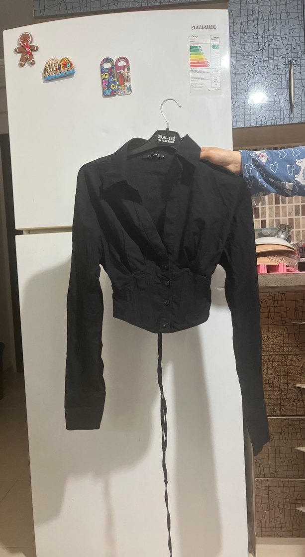 Siyah V Yakalı Gotik Kesim Keten Gömlek - Görsel 2