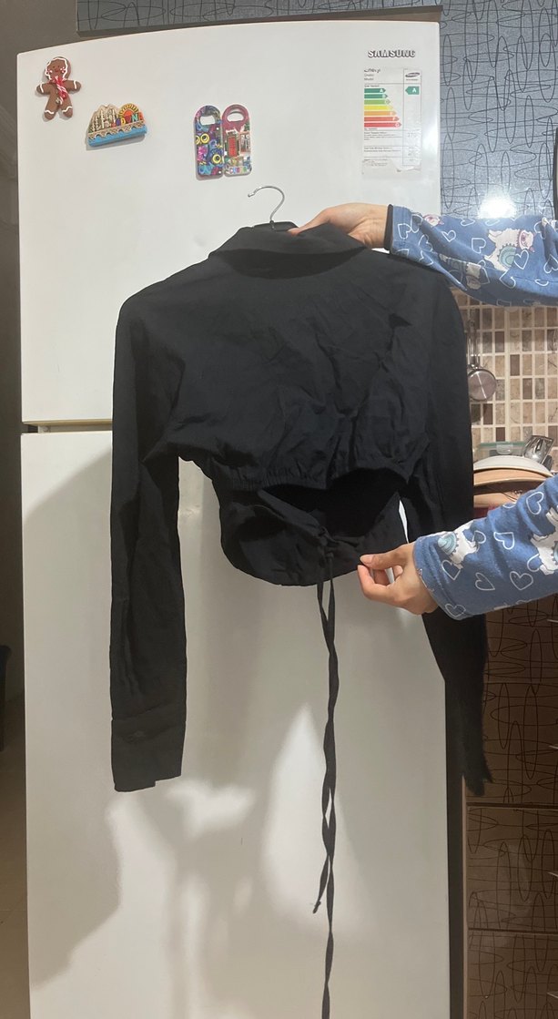 Siyah V Yakalı Gotik Kesim Keten Gömlek - Görsel 3