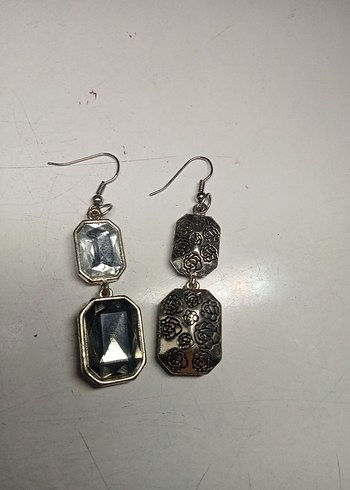 boncuklu küpe ve parlak gri taşlı küpe - Görsel 3