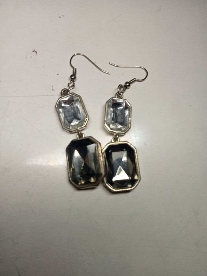 boncuklu küpe ve parlak gri taşlı küpe - Görsel 4