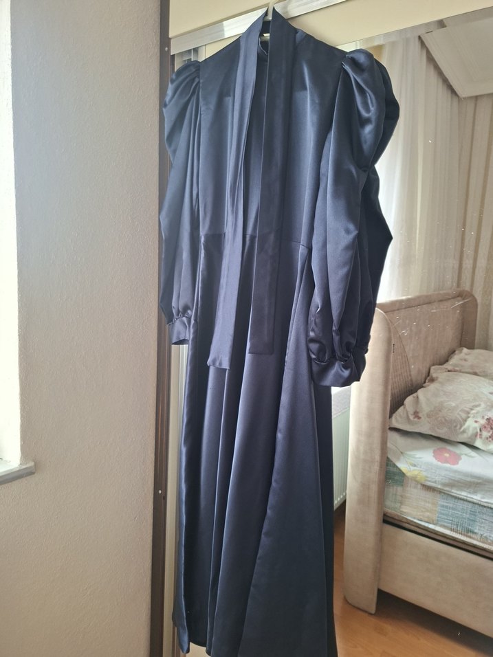 Uzun Lacivert Tesettüre Uygun Abiye - Görsel 3