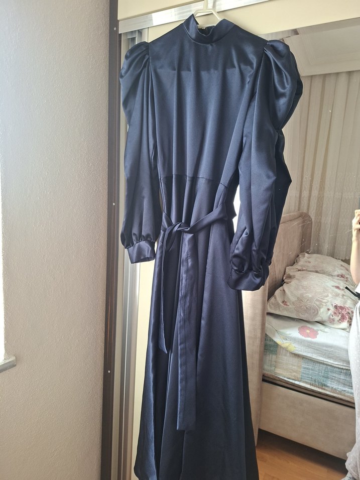 Uzun Lacivert Tesettüre Uygun Abiye - Görsel 4