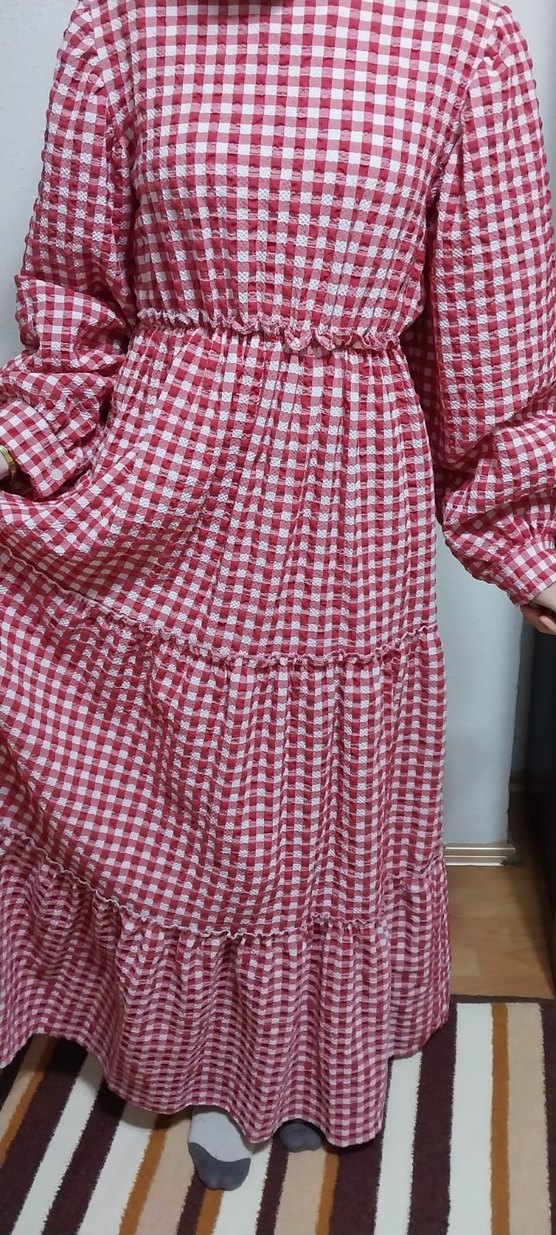 Kırmızı beyaz kare çizgili günlük belden lastikli elbise - Görsel 4