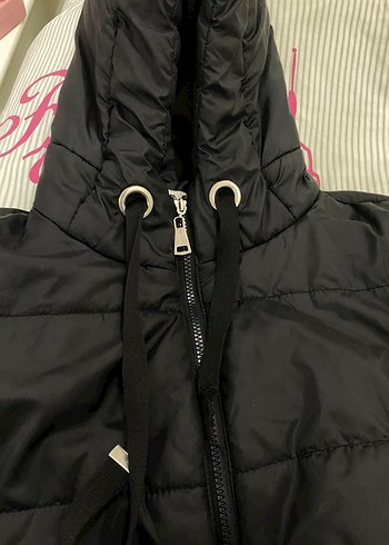 Kadın Siyah Kapüşonlu Kışlık Mont - Görsel 5