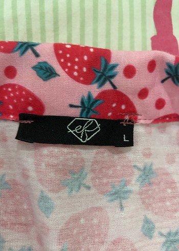 Düğmeli Pembe Çilek Desenli Kadın Gömlek - Görsel 3