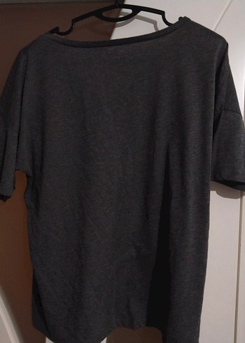 Gri V Yaka Kısa Kollu OldschoolTişört - Görsel 2