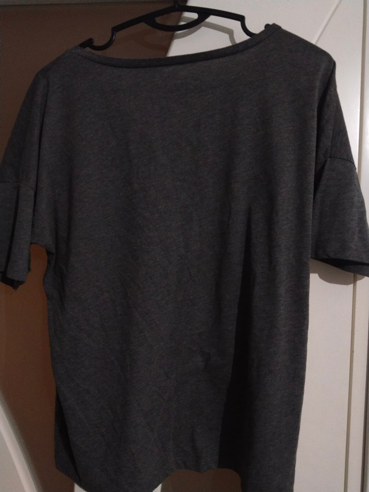 Gri V Yaka Kısa Kollu OldschoolTişört - Görsel 2