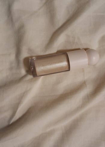 RARE BEAUTY Açık Bej Renkli Kapatıcı ve Aydınlatıcı - Görsel 2