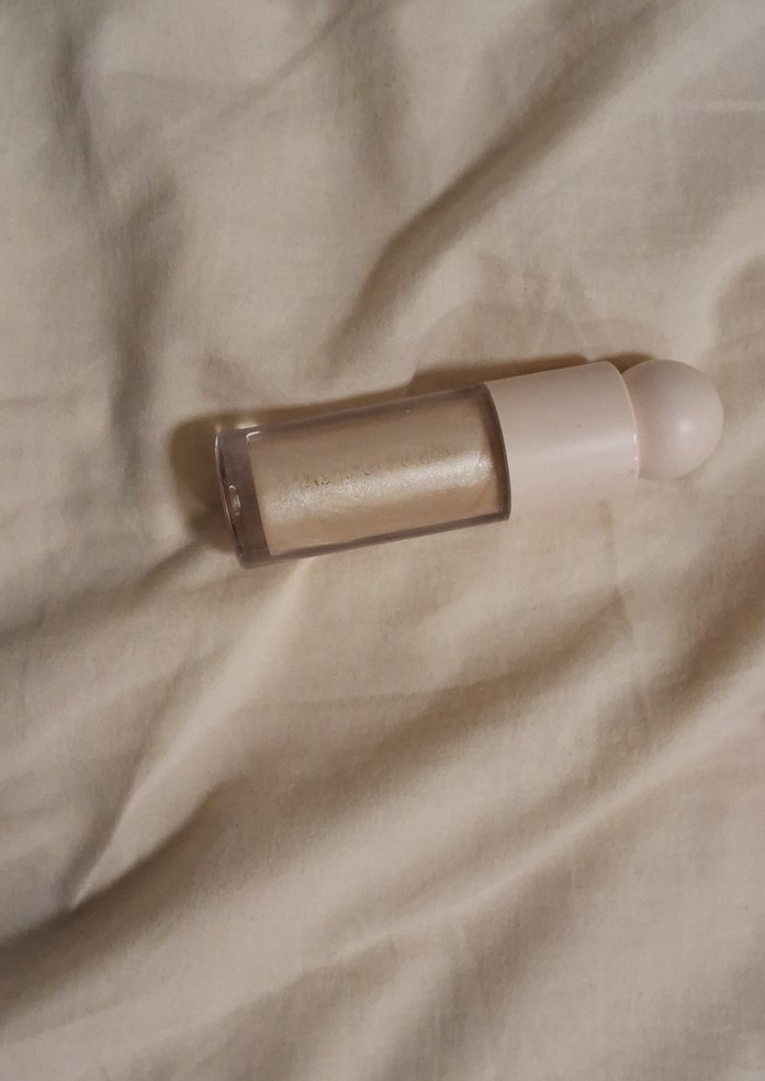 RARE BEAUTY Açık Bej Renkli Kapatıcı ve Aydınlatıcı - Görsel 2