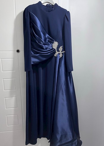 Uzun Kollu Mavi İşlemeli Abiye Elbise - Görsel 2