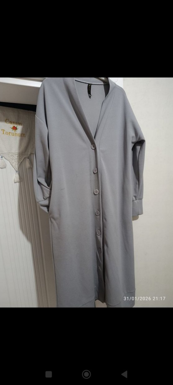 Düğmeli Uzun Gri Kadın hırka tunik - Görsel 2