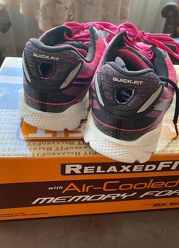37,5 Beden Skechers spor ayakkabı